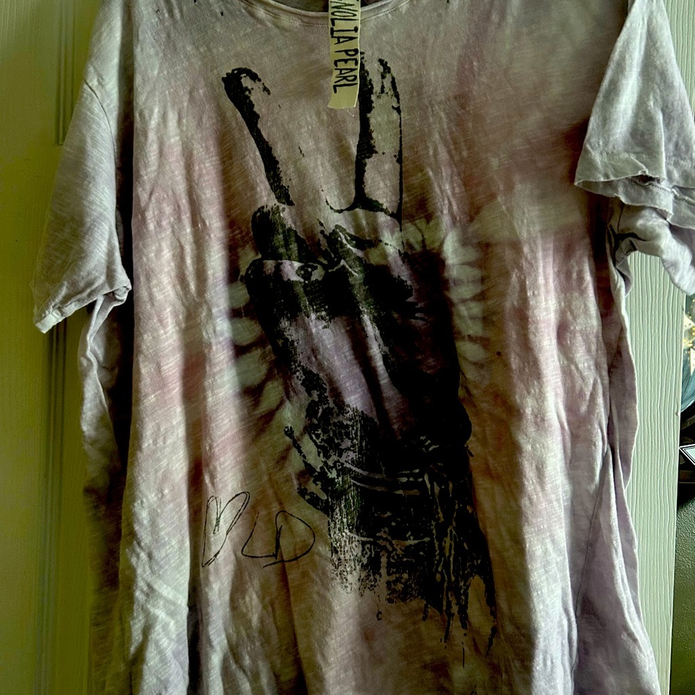 Magnolia Pearl peace sign t-shirt. New with tags.
